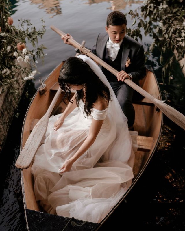 When there’s a Halfpenny dress and a beautiful boat. A minute of quietness on the lake for Melody + Eugene. 
.
.
.
.
.
Gown: @halfpennylondon 
Planner:  @emmajaneweddingplanner 
Venue: @euridge_ 
@runofthemel 
Florals: @libertylaneflowers 
Film: @perfectmomentfilms 
Hair & MUA: @stormemakeupartist